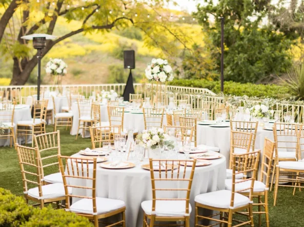 Outdoor wedding reception tables at Kellogg House
