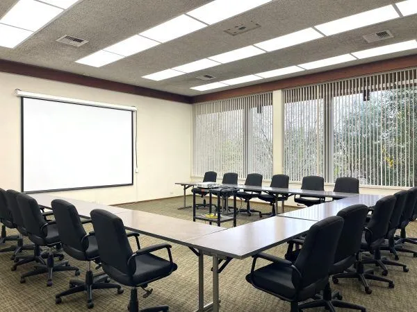 C shaped setup with a projector