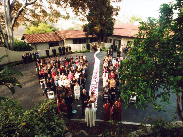 outdoor wedding ceremony at Kellogg House driveway